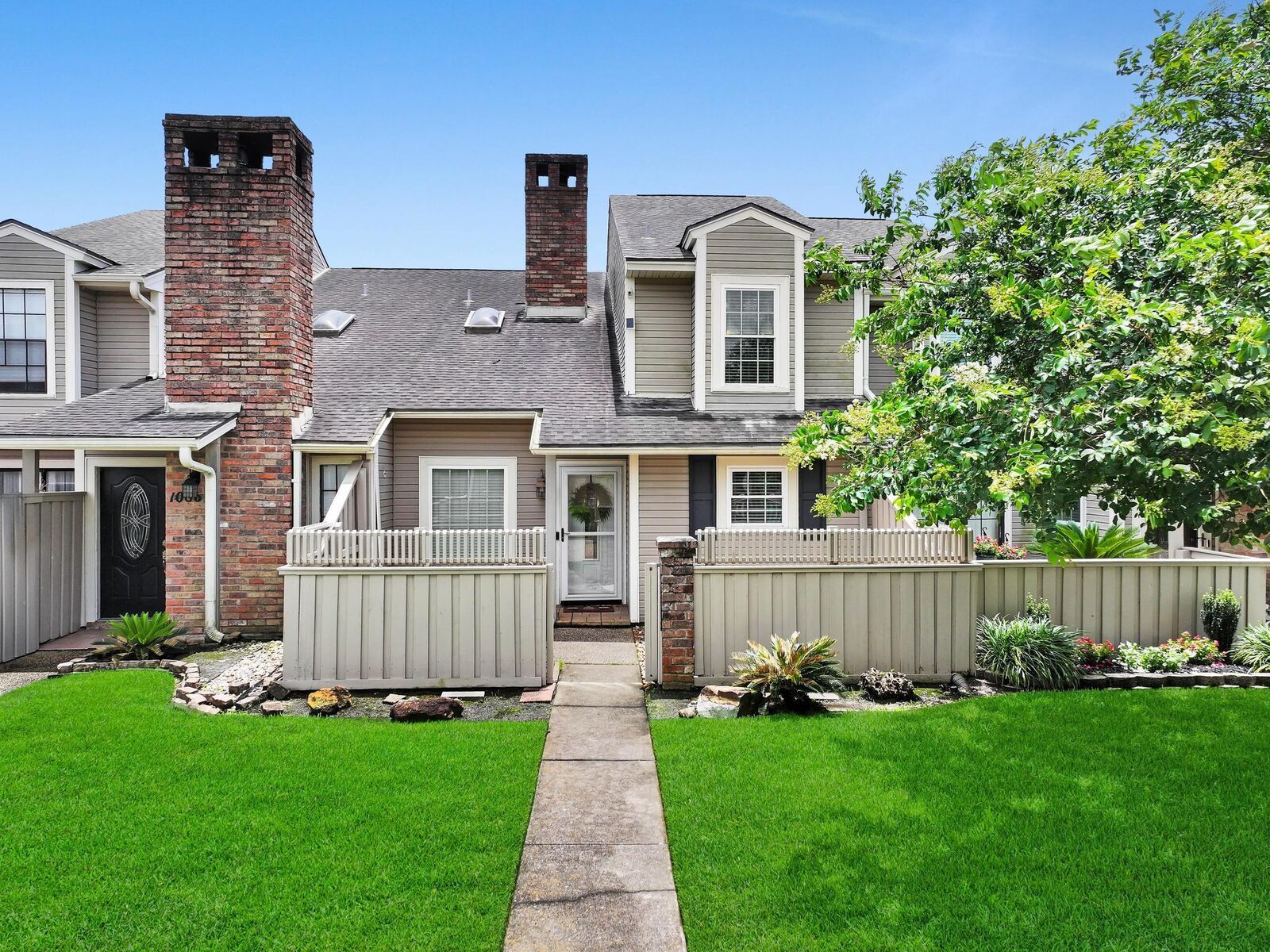 Property Photo: 1084 Sunmeadow Dr TX 77706