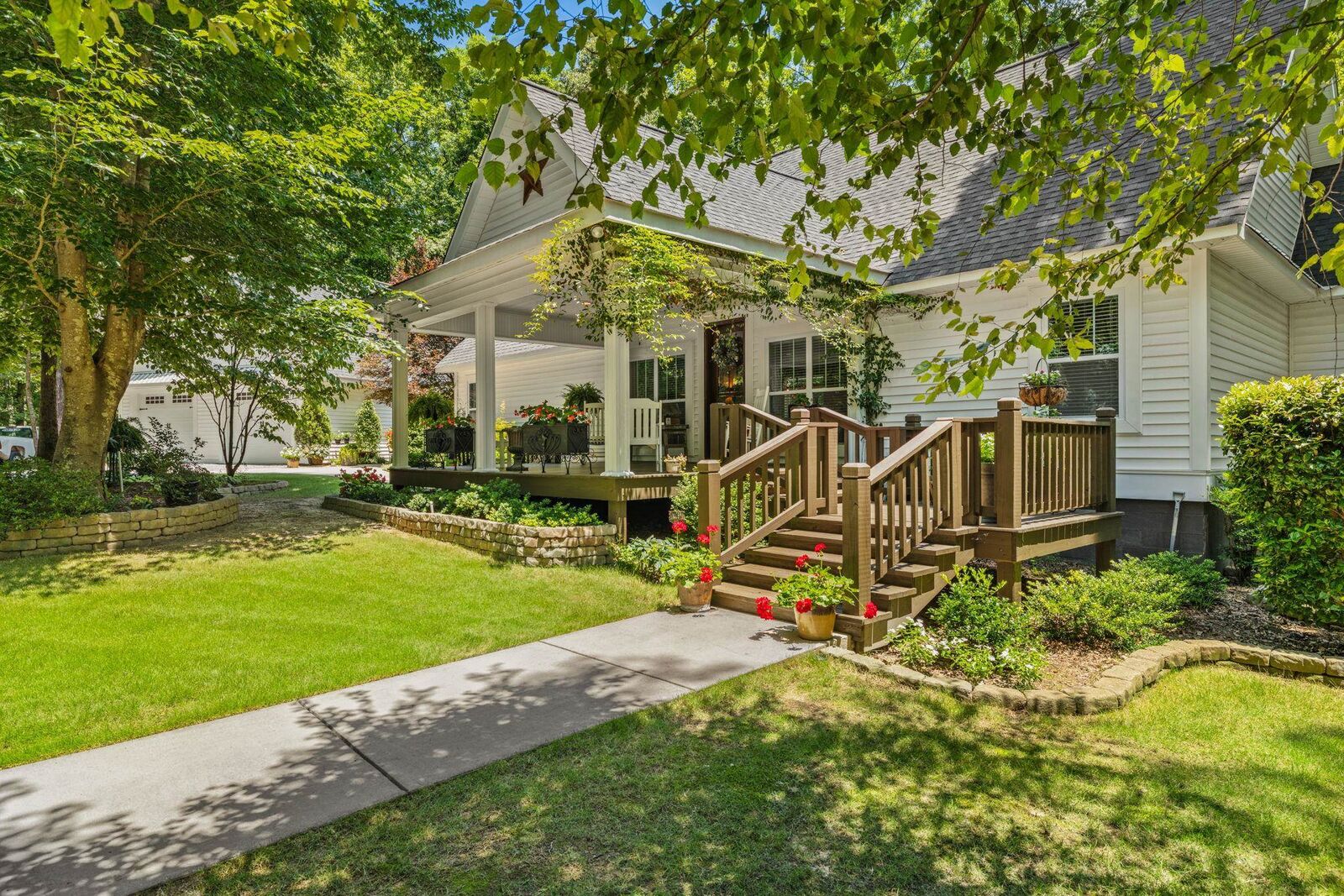Property Photo: 6870 Co Rd 437 AL 35057