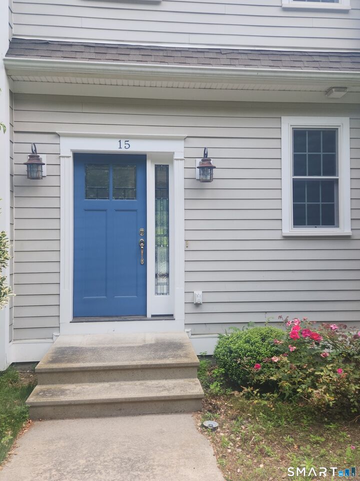 Property Photo:  190 South Thames Street 15  CT 06360 