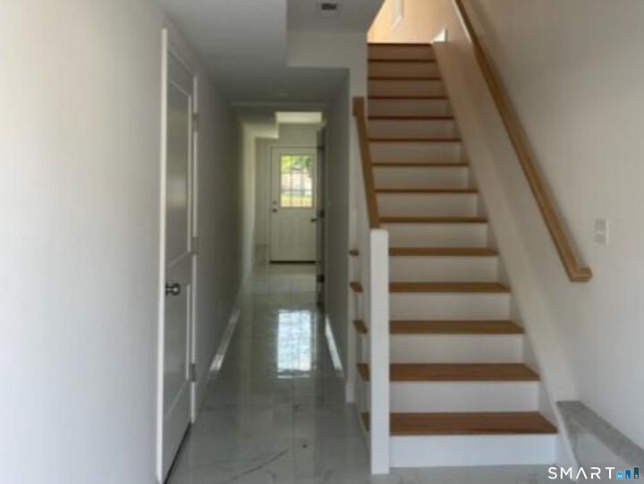 Property Photo:  1686 Litchfield Turnpike B  CT 06525 