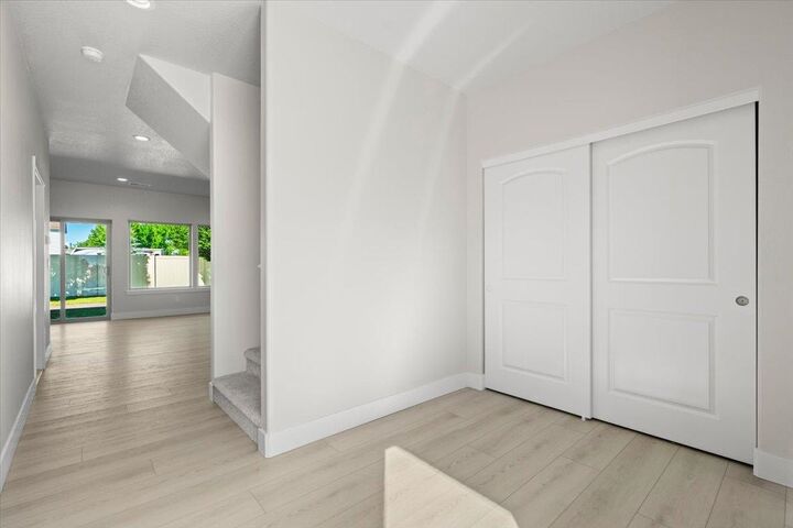 Property Photo:  