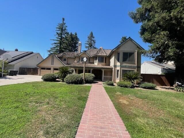 Property Photo: 144 E Parkview Avenue CA 93277