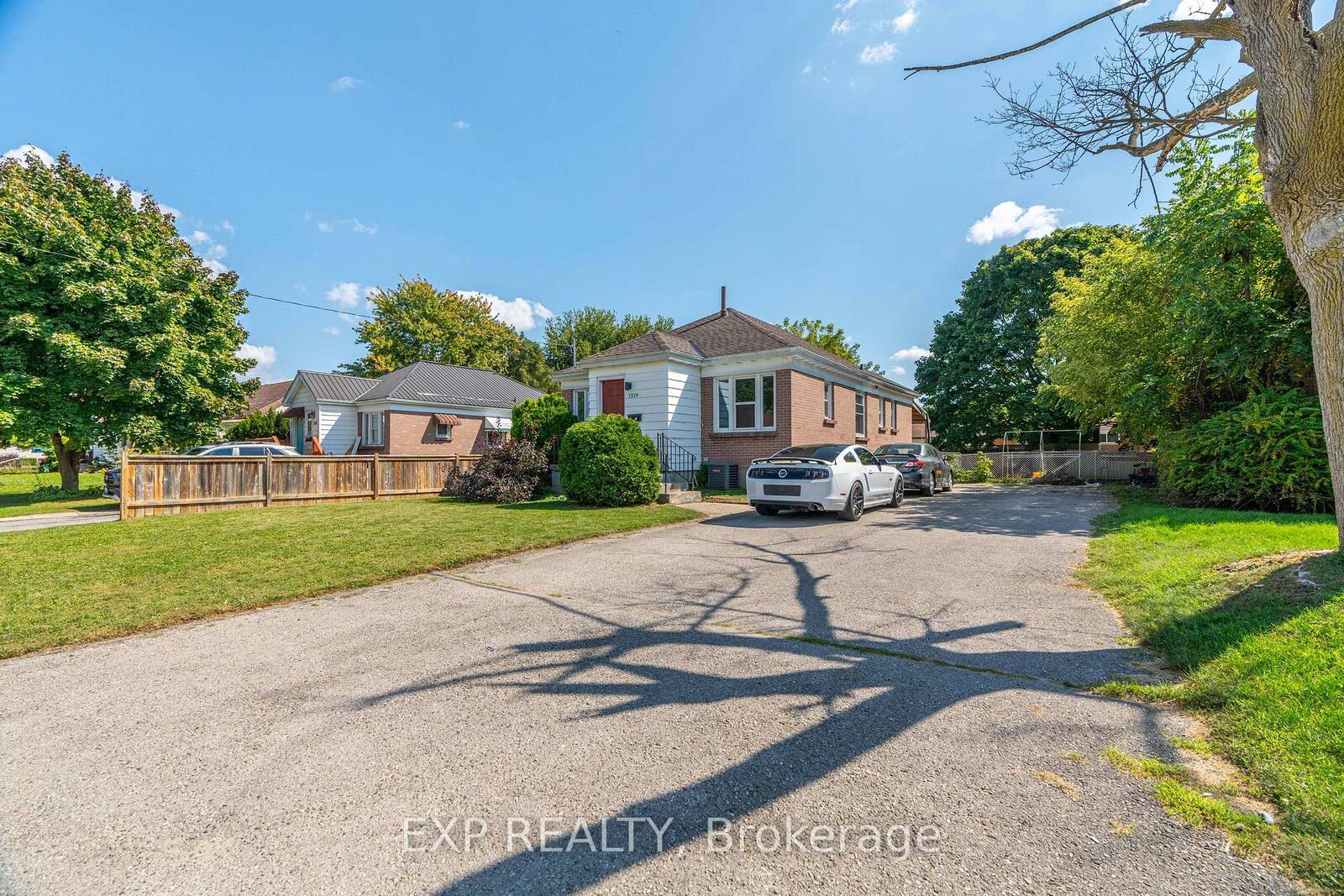 Property Photo: 1519 Howland Avenue ON N5V 1W8