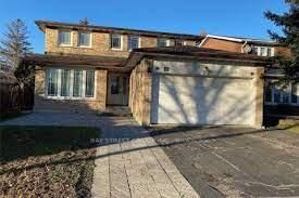 212 Risebrough Circuit — photo 1