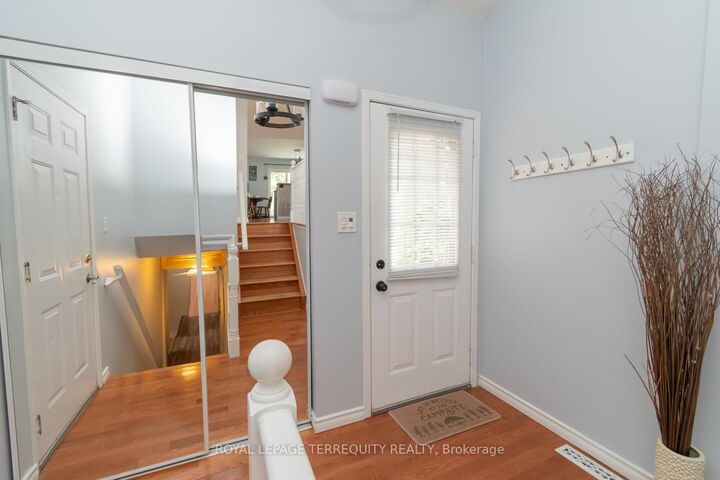 Property Photo: 14 Hewitt Place ON L4M 7B3