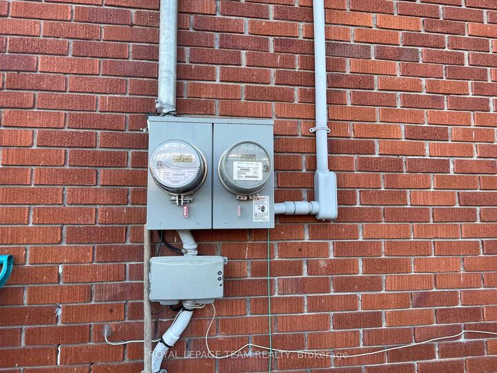 Property Photo: 1627 Chaucer Avenue 1 &Amp 2 ON K1G 0R7