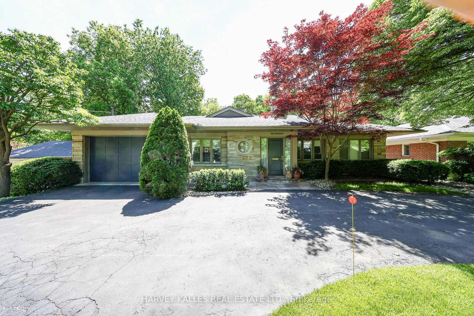 Property Photo:  176 Old Yonge Street  ON M2P 1P9 