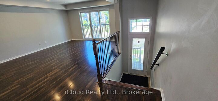 Property Photo: 3070 Thomas Street 8 ON L5M 0T2