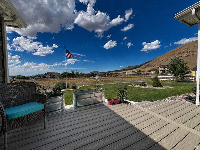 Property Photo: 1644 E Arrowhead Ln UT 84074