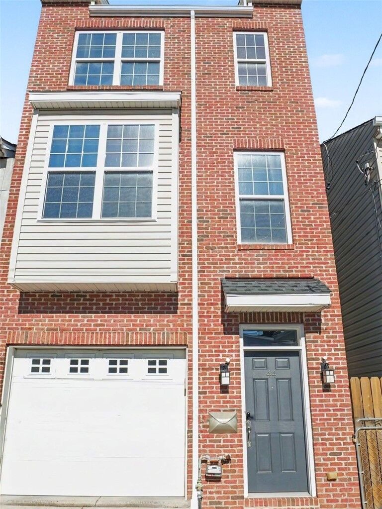 Property Photo:  44 Uxor Way  PA 15203 