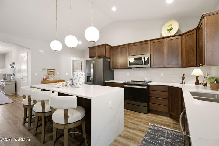 Property Photo: 8809 Kail Dr WA 98908