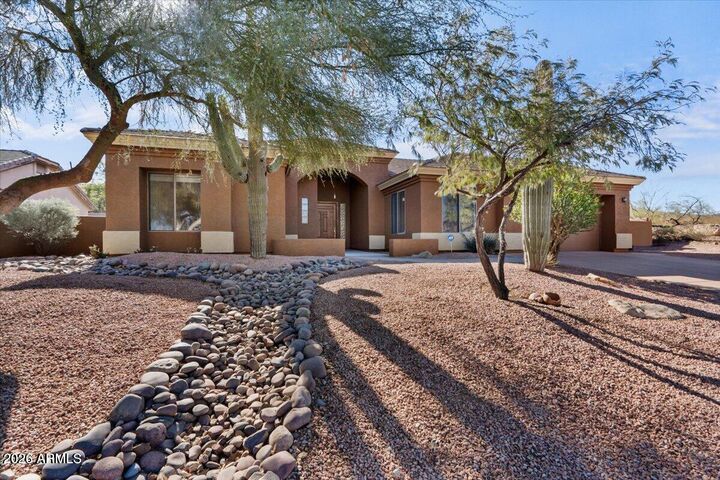Property Photo: 2603 E Acoma Drive AZ 85032