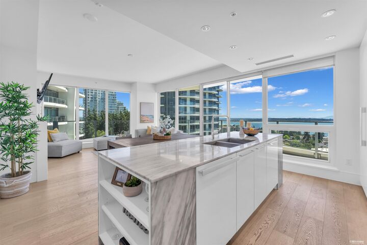 Property Photo: 1500 Martin Street 1106 BC V4B 0C2