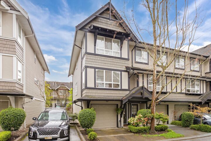 6747 203 Street 11 — photo 1