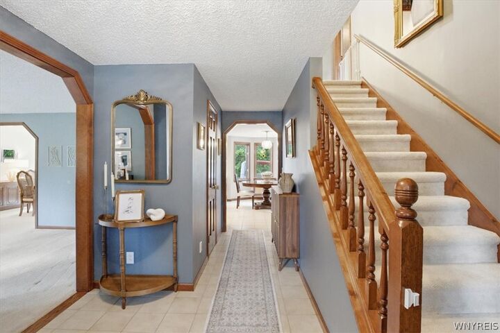 Property Photo:  110 Londonderry Lane  NY 14068 