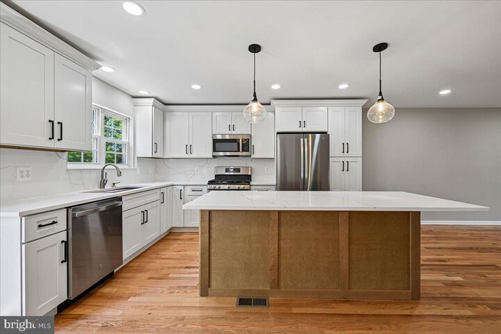Property Photo:  6153 Les Dorson Lane  VA 22315 