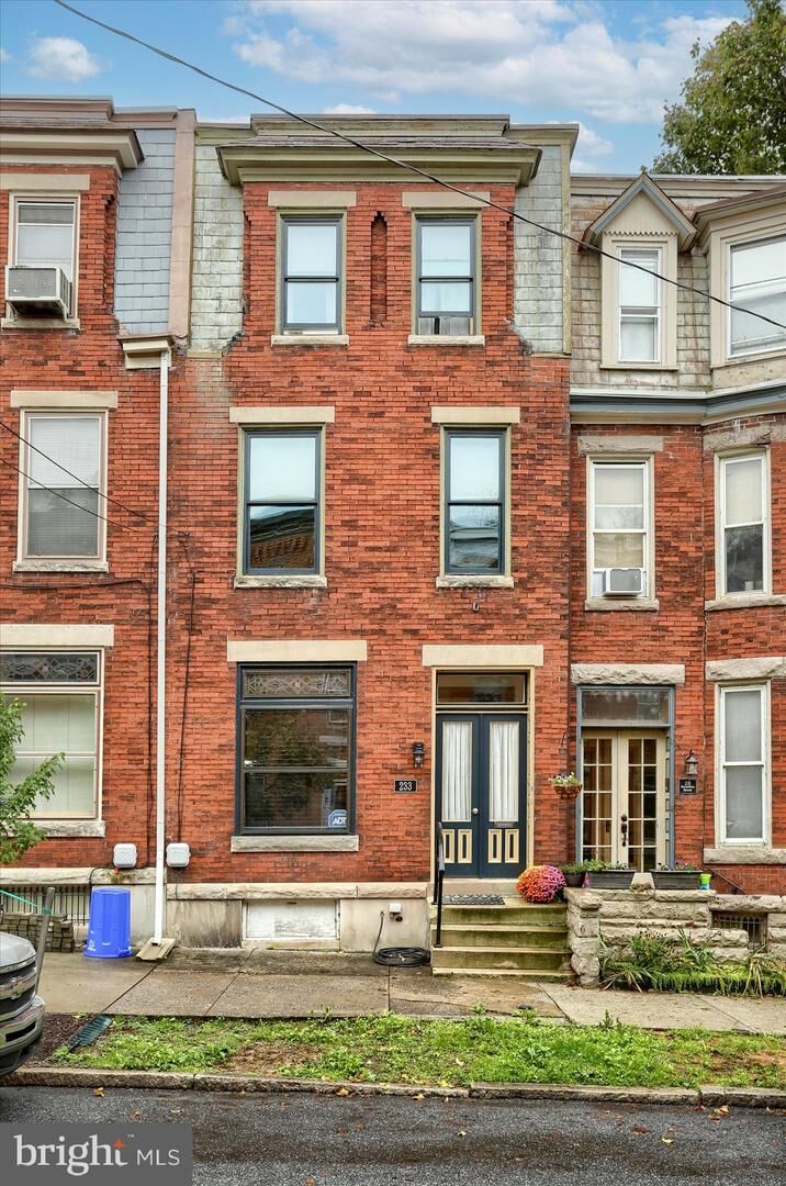 Property Photo:  233 Hamilton Street  PA 17102 