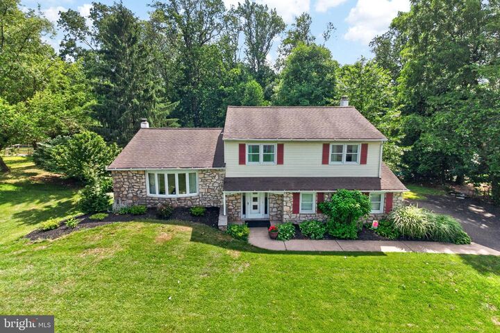 Property Photo:  4 Far View Road  PA 18914 