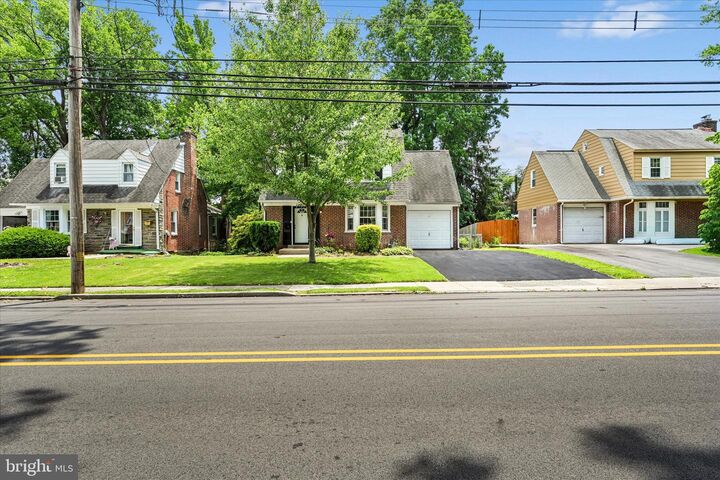 Property Photo:  2420 Franklin Avenue  PA 19018 