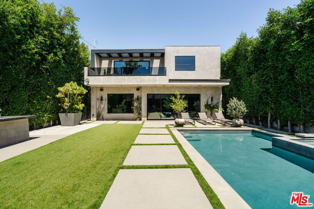 Property Photo:  537 N Alta Vista Blvd  CA 90036 