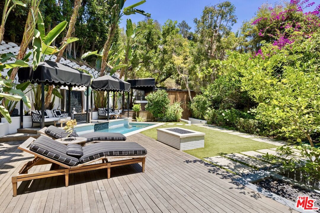 Property Photo: 1467 N Kings Rd CA 90069