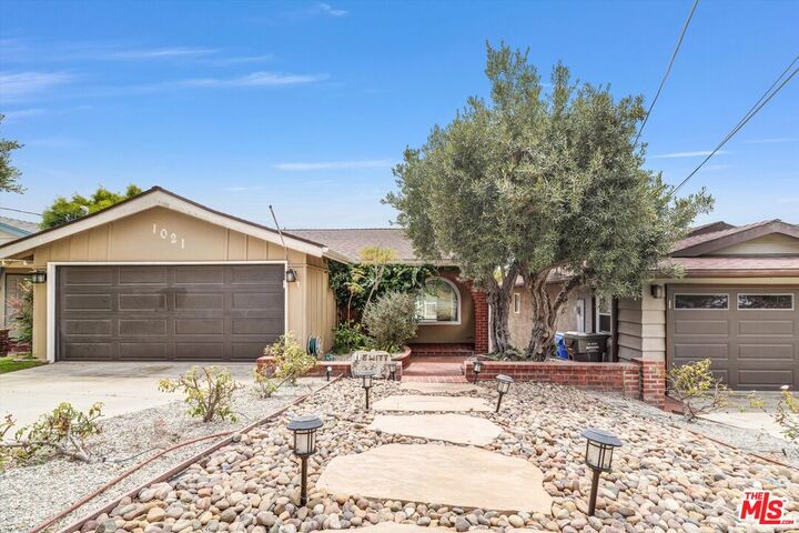 Property Photo:  1021 Camino Real  CA 90277 