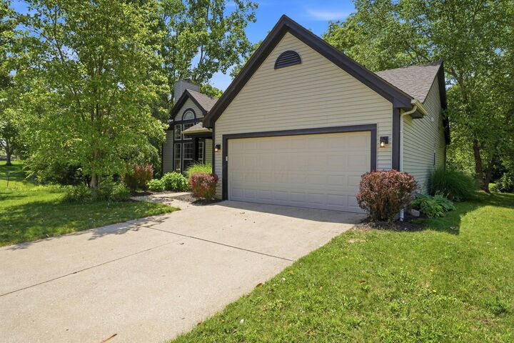 Property Photo: 7504 Crossing Place OH 43035