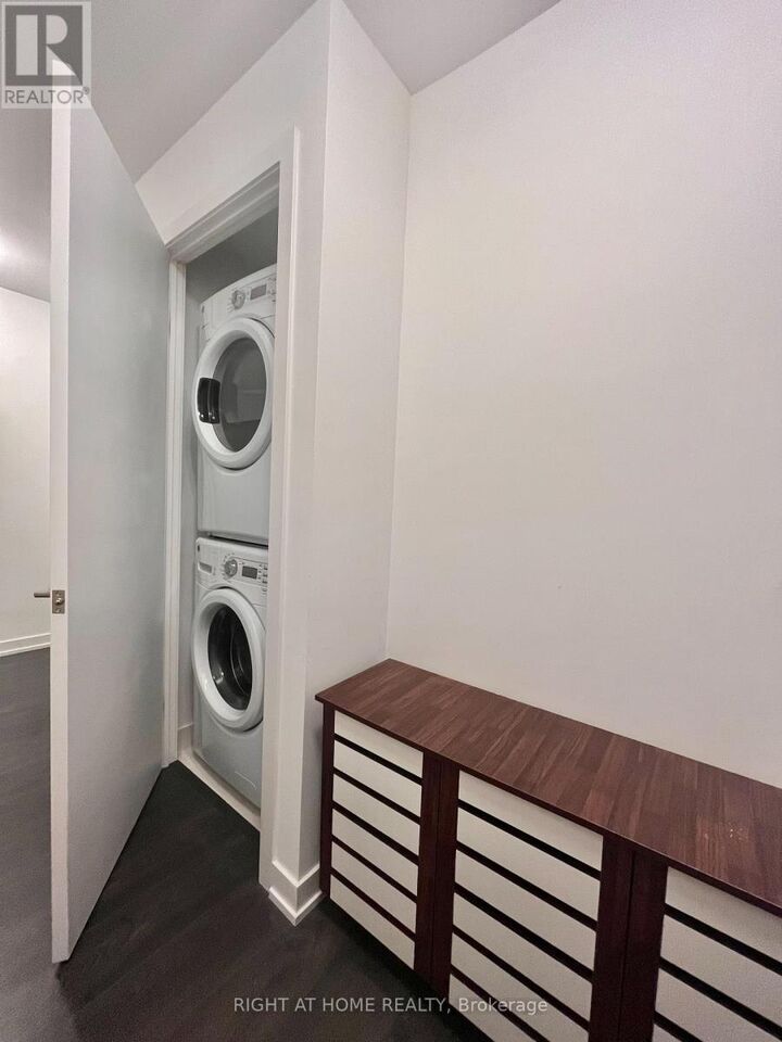Property Photo:  38 Iannuzzi Street 116  ON M5V 0S2 