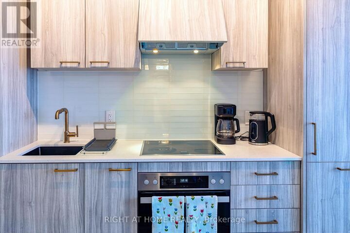 Property Photo: 634 Church Street 1401 ON M4Y 2G3