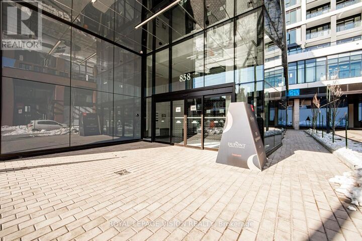 Property Photo: 858 Dupont Street 819 ON M6G 0C1