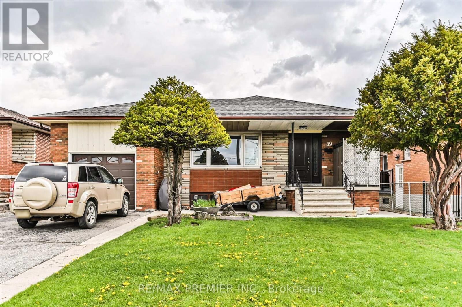 Property Photo: 39 Jocada Road Main ON M6L 2J4