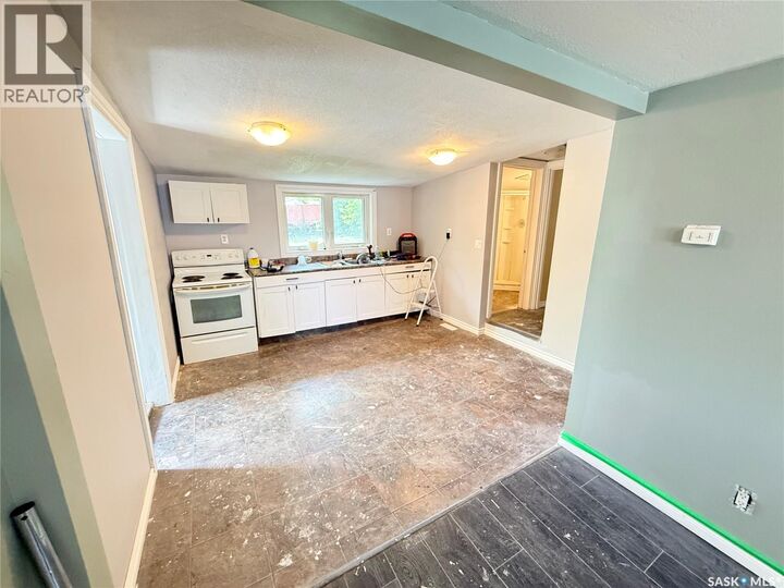Property Photo: 330 3rd Avenue SE SK S4H 1X4