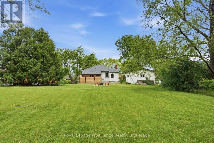 Property Photo:  41 Tracey Street  ON K8P 2R7 