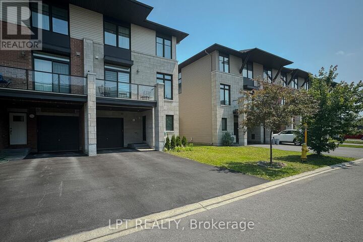 Property Photo:  552 Labrador Crescent  ON K1T 0R5 