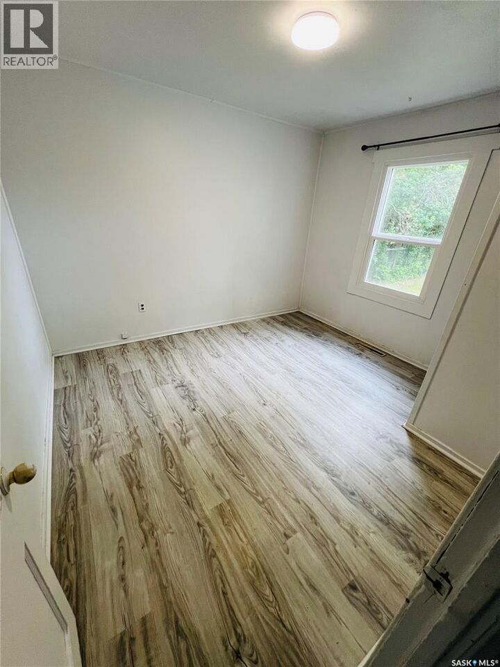 Property Photo:  568 7th Street E  SK S6V 0S5 