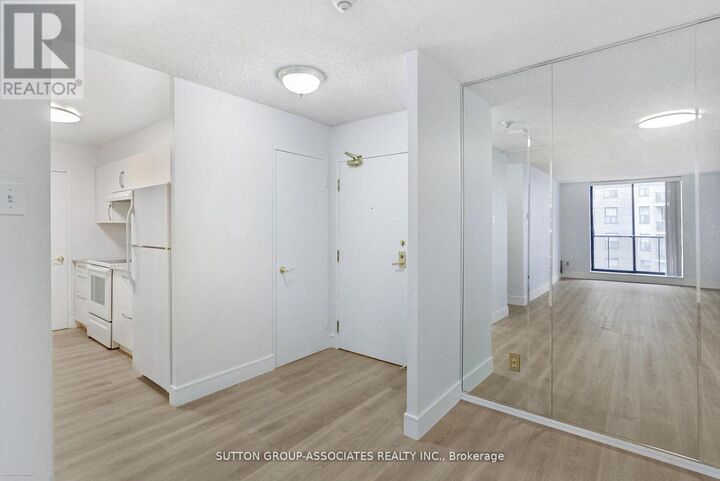 Property Photo: 250 Jarvis Street 804 ON M5B 2L2