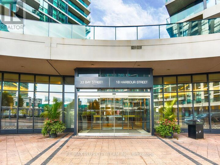 Property Photo:  33 Bay Street 2109  ON M5J 2Z3 