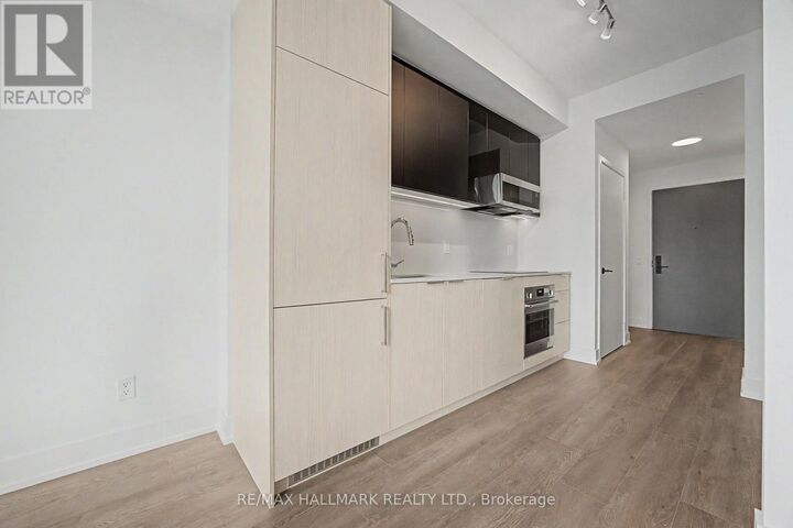 Property Photo: 308 Jarvis Street 2812 ON M5B 0E3