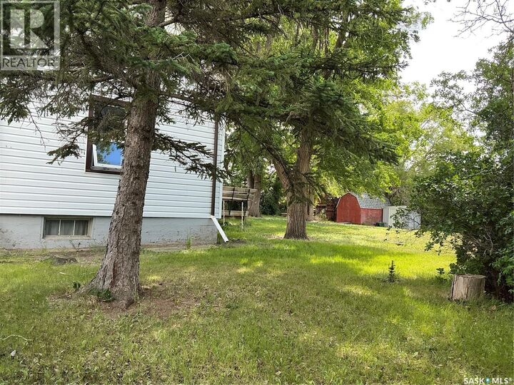 Property Photo:  325 Centre Street  SK S0H 0Z0 