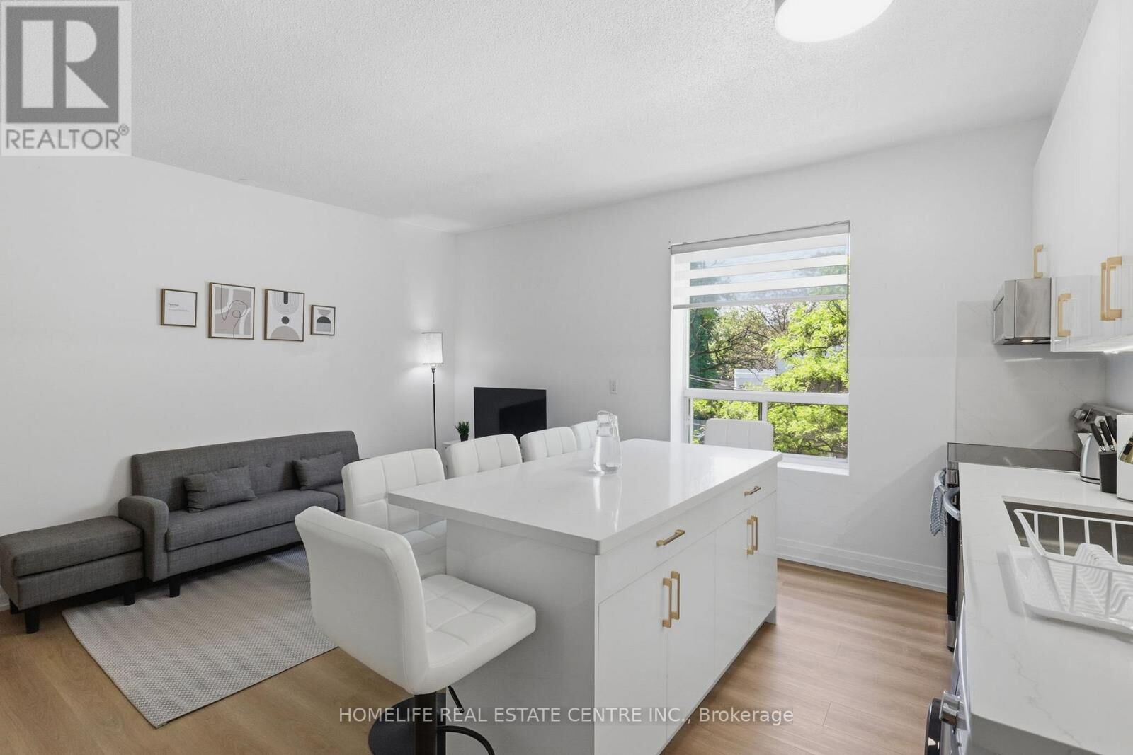 Property Photo: 223 Jameson Avenue 201 ON M6K 2Y7