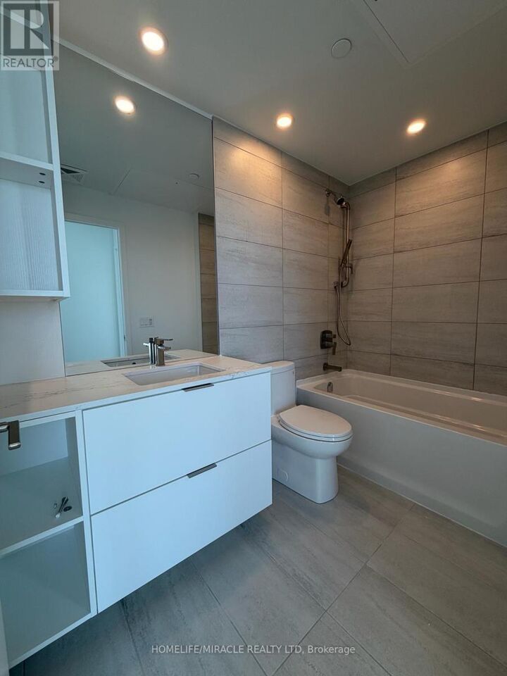 Property Photo:  1 Fairview Road 1002  ON L5A 4C6 