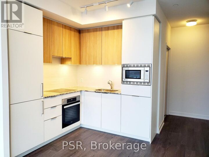 Property Photo: 20 O'Neill Drive 634 ON M3C 0R2