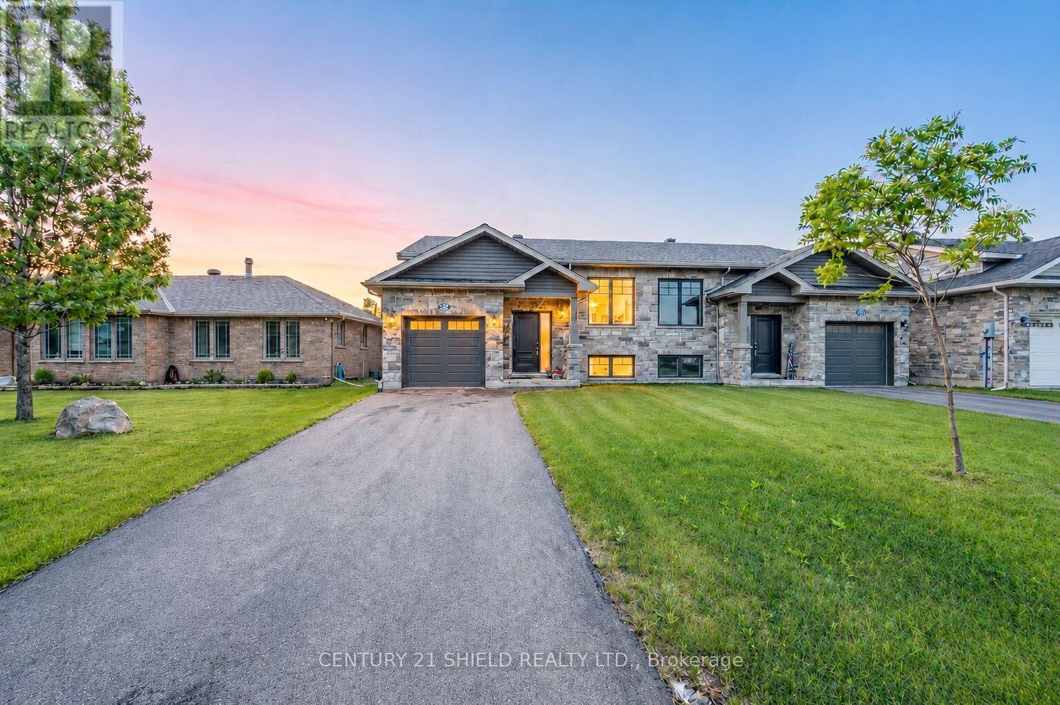 Property Photo: 358 Tollgate Road ON K6H 0J4