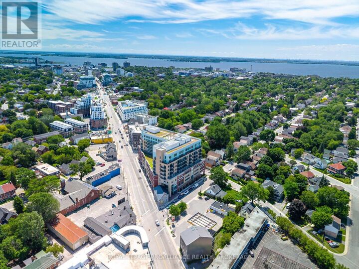 Property Photo:  652 Princess Street 818  ON K7L 1E5 