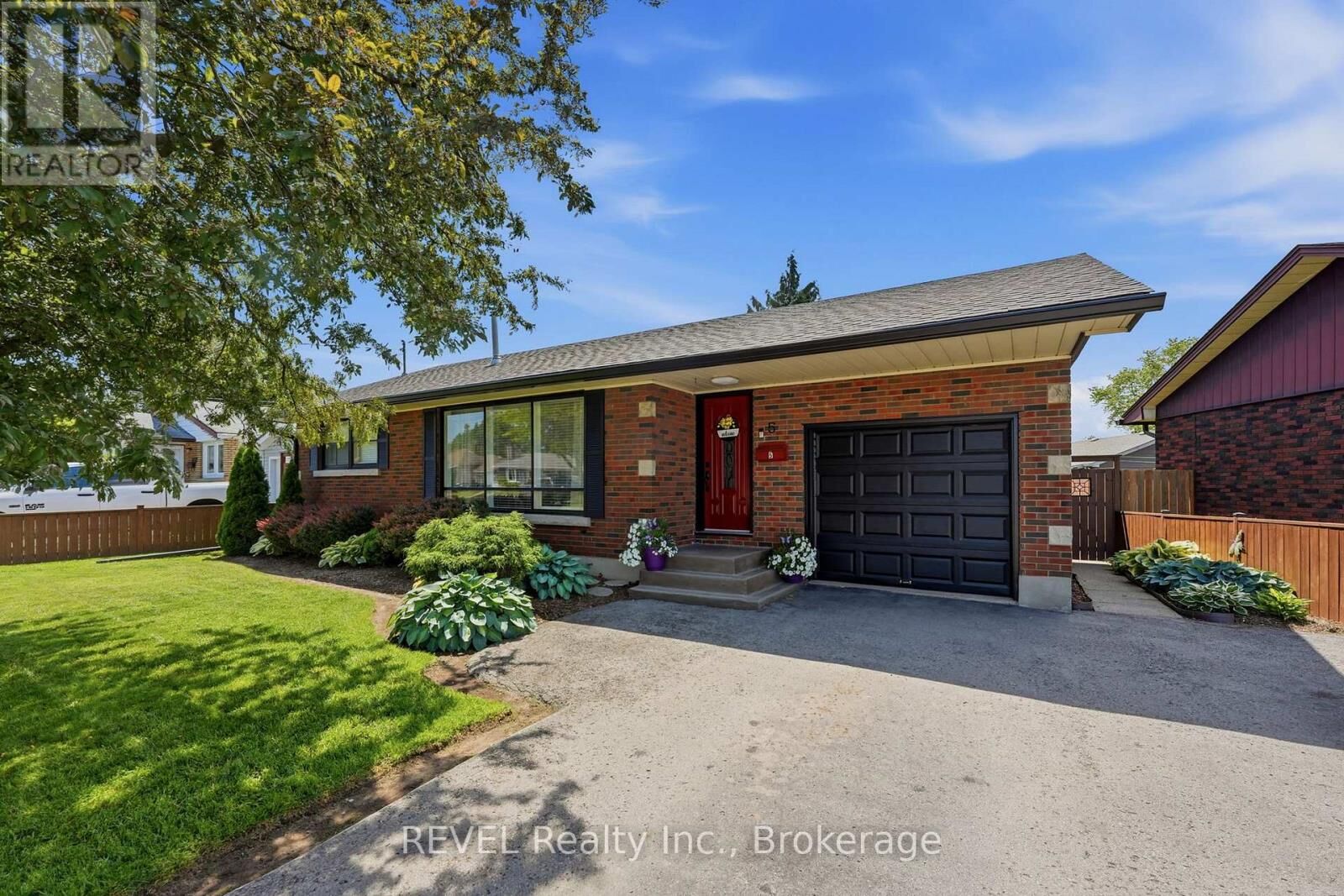 Property Photo: 5 Greenhill Drive ON L2V 1W4