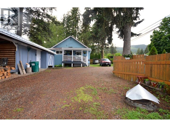Property Photo: 2178 Glencaird Street BC V0E 2G0