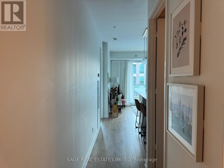 Property Photo: 377 Madison Avenue 405 ON M4V 3E1