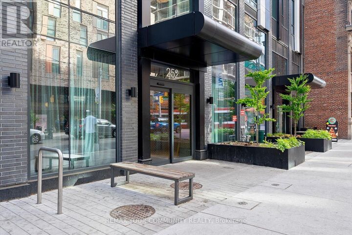 Property Photo: 252 Church Street 2817 ON M5B 1Z2