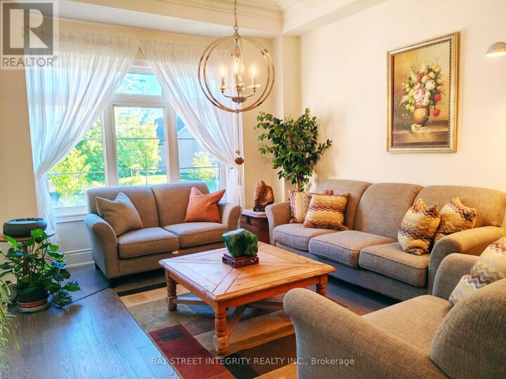 Property Photo:  211 Hillsview Drive  ON L4C 4L8 