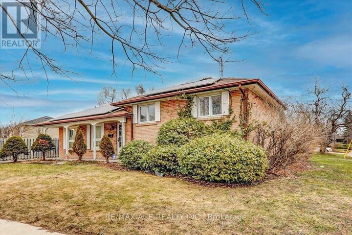 Property Photo: 1 Wagner Drive ON M1E 2Z4